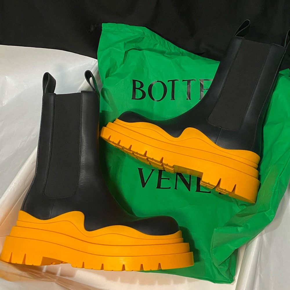 Bottega Veneta Tire Chelsea Boot